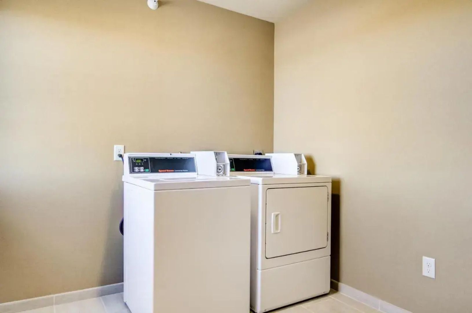 Castle Rock Inn & Suites - Quinter