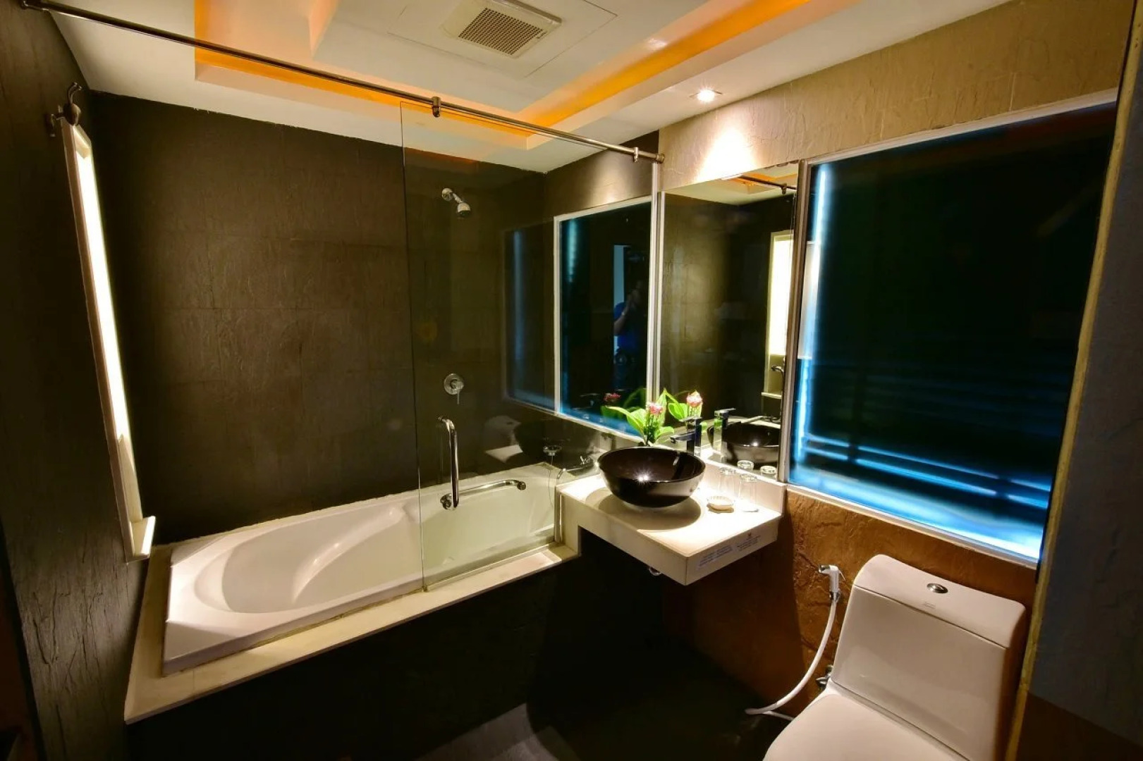 R-Mar Resort and Spa