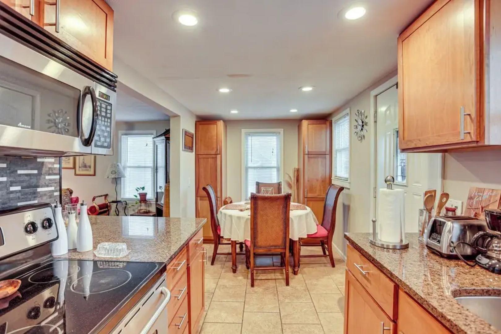 8 Mi to Downtown: Convenient Minneapolis Home