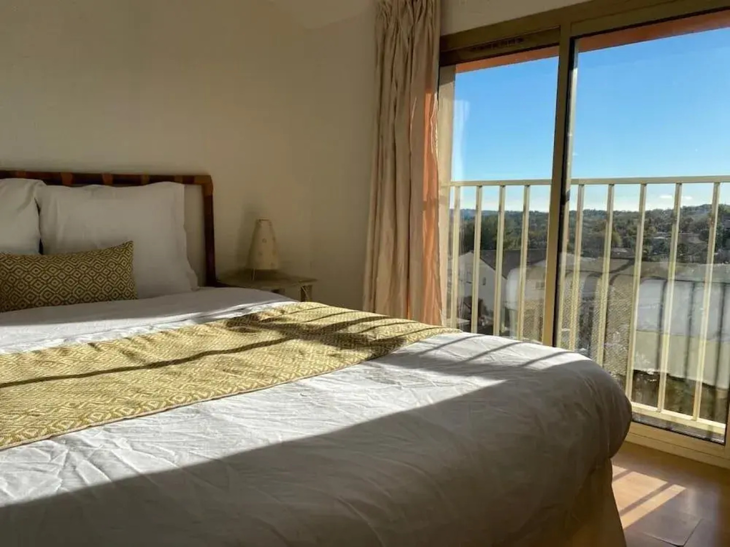 AVOCADO Hôtel Restaurant Bar