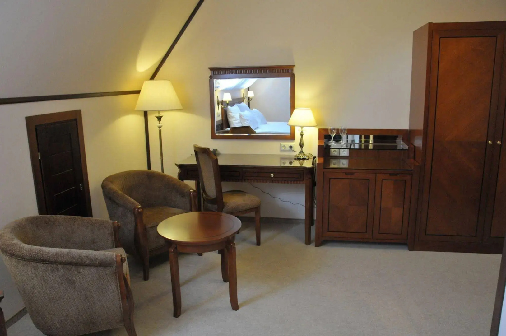 Отель Вэйлер