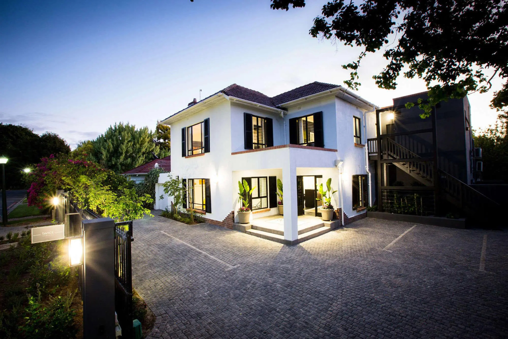 Twice Central Guesthouse