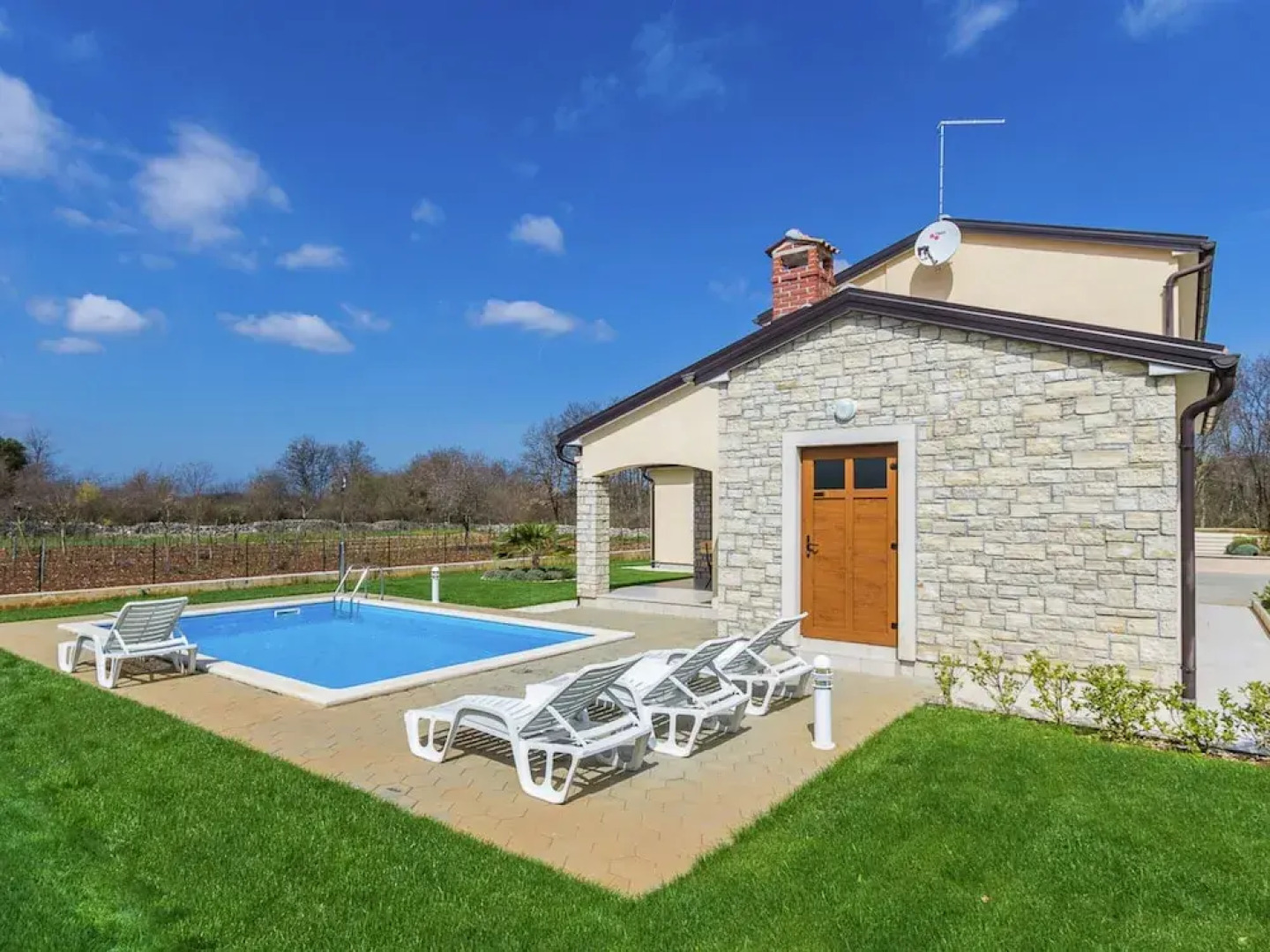 Villa in Kma?i?i With Private Pool