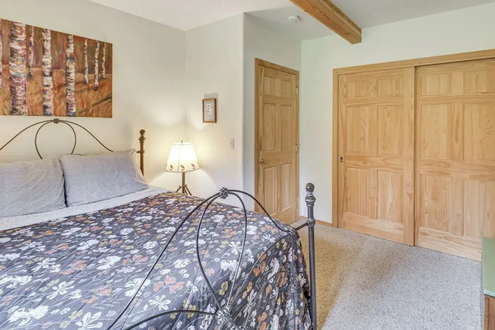 Scenic Forest Lodge Outside Glacier National Park!