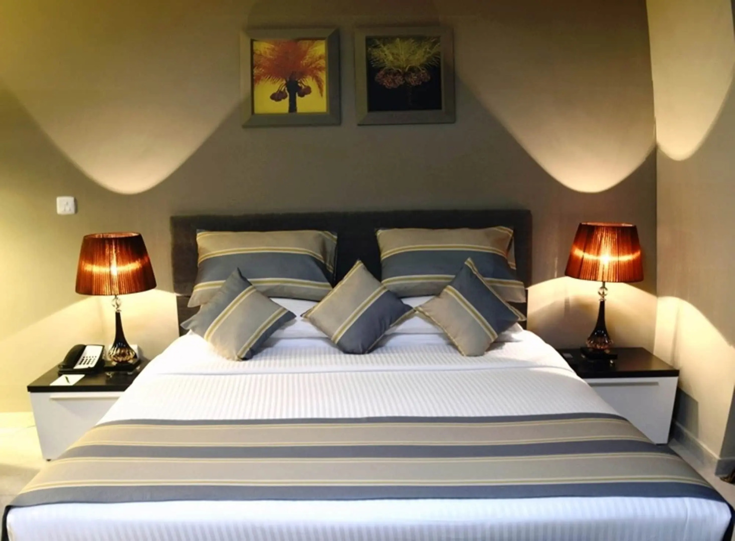 Magnum Hotel & Suites West Bay