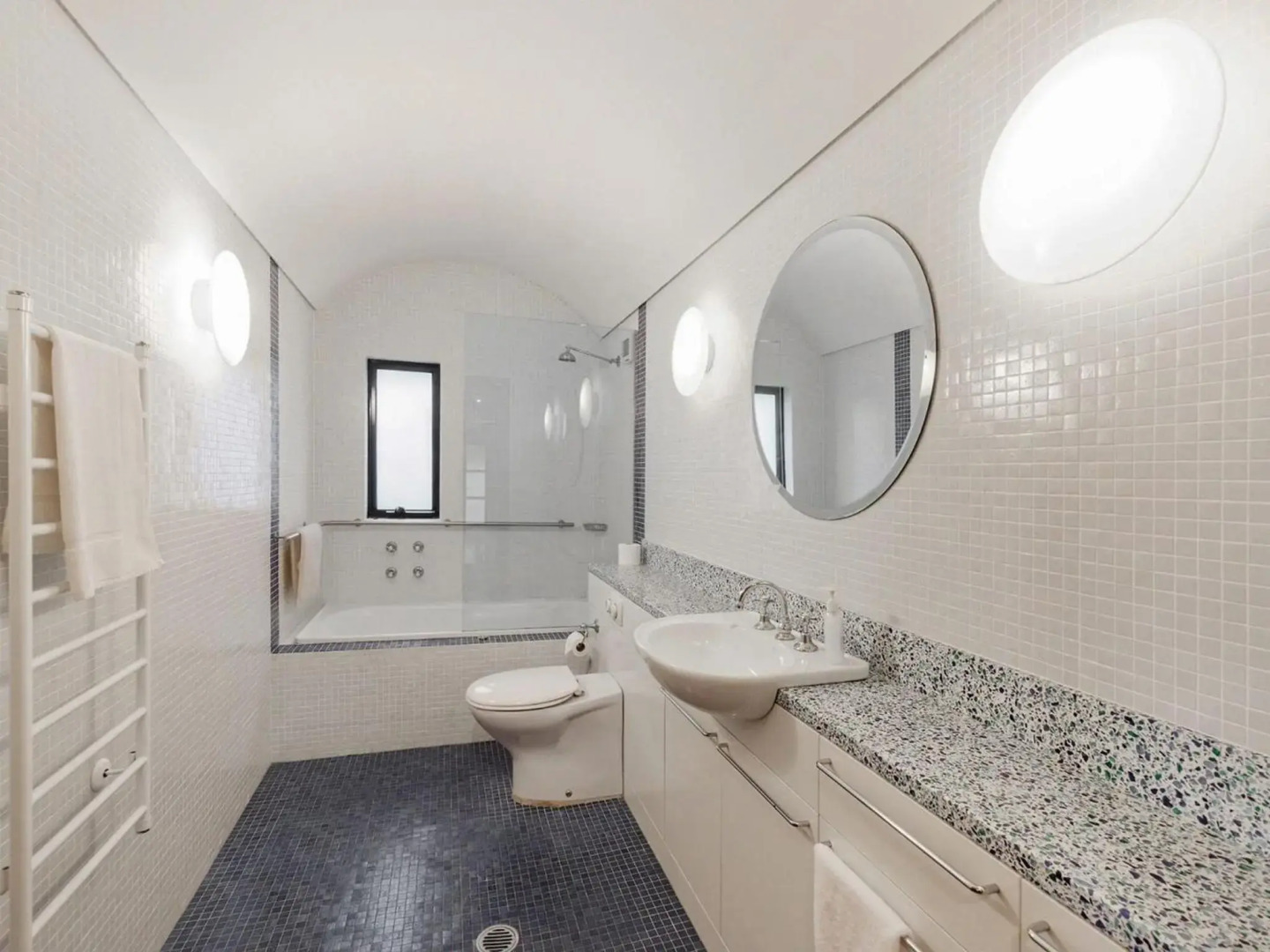 NUMBER NINE Gerroa 4pm check out Sundays