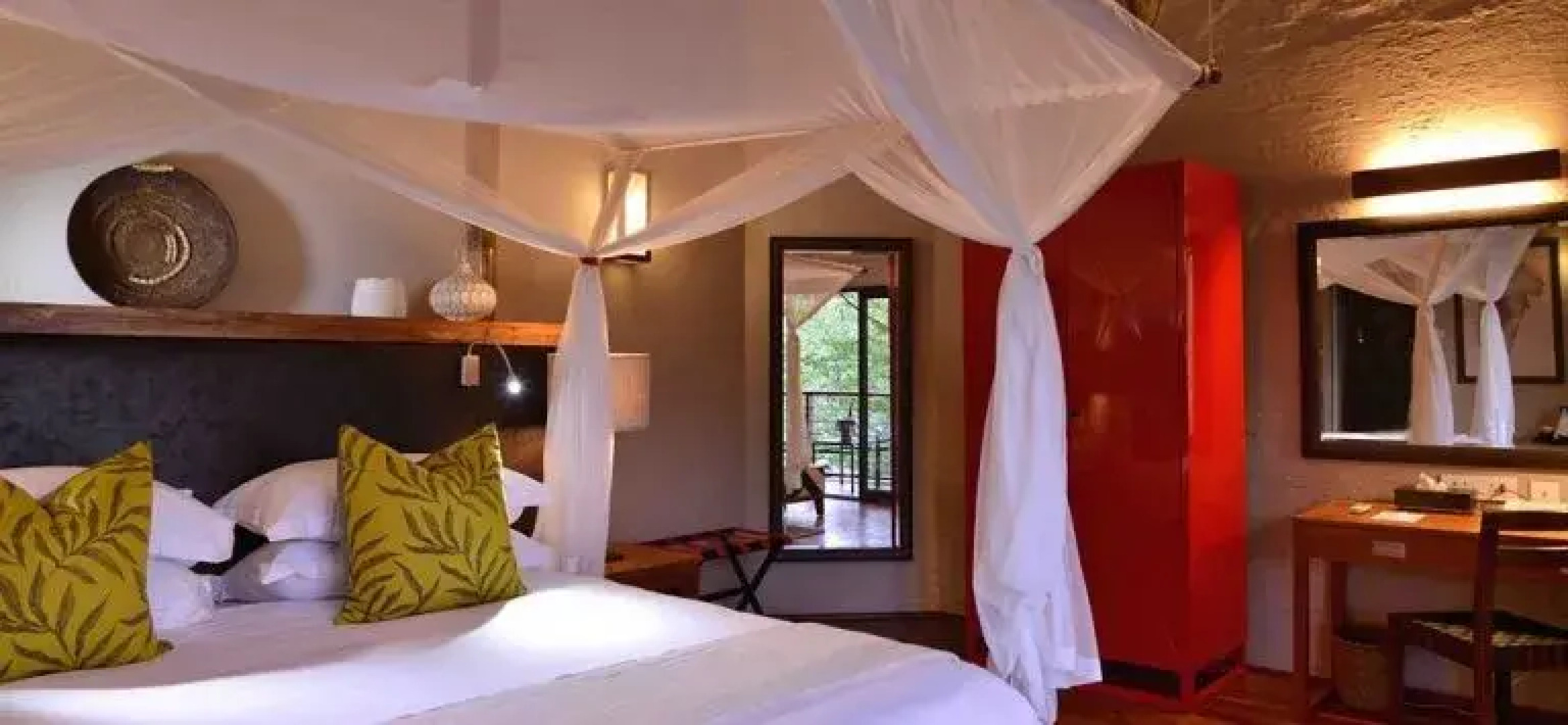 Victoria Falls Safari Suites