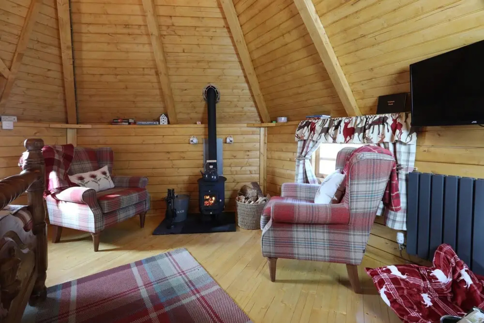 Elsay May Luxury Lodges Exclusively for Couples Over 25yrs and Dog Friendly