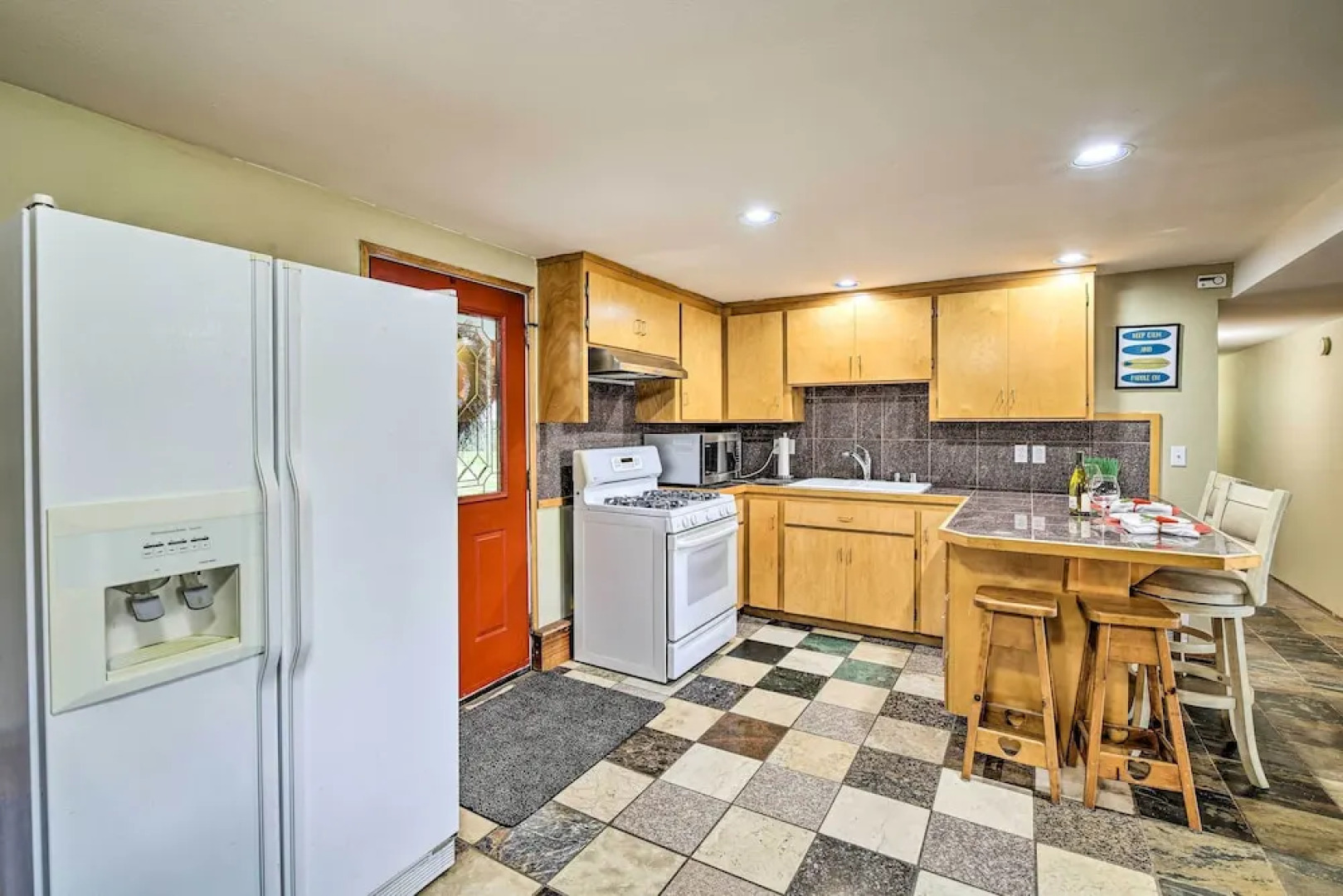 Spacious Apartment on Lake Sawyer w/ Fireplace!