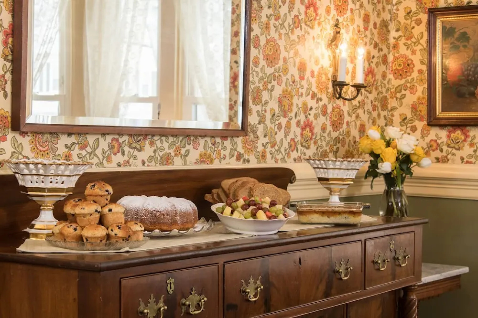 Mira Monte Inn & Suites