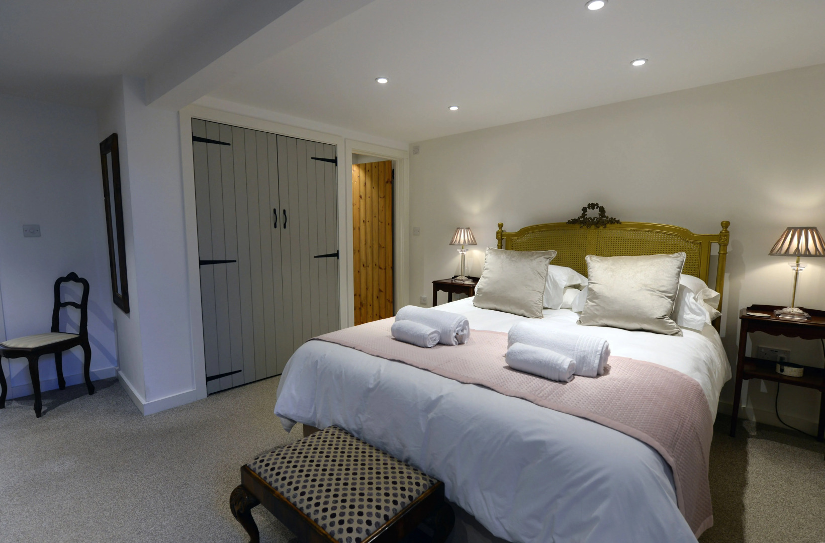 The Cwtch - Luxury Cottage, Sea Views, Pet Friendly