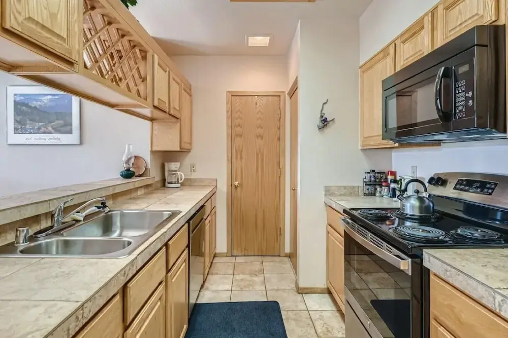 Lake Forest  201f 2 Bedroom Condo by RedAwning