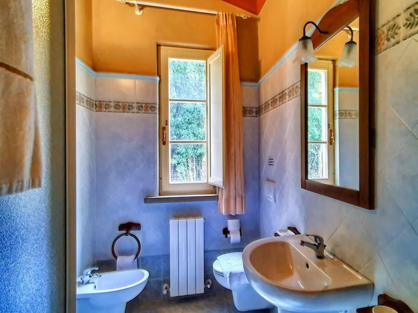 Spacious Apartment With Bubble Bath