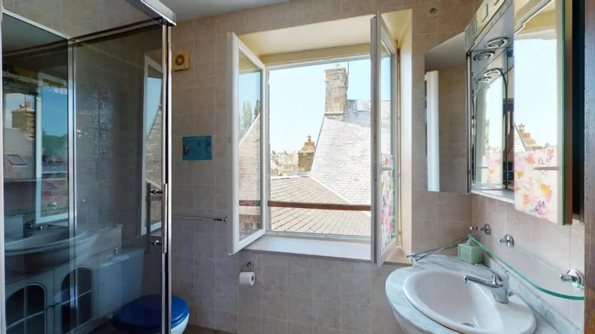 La Villa et Cours du Paradis gîte 4 étoiles, Billard BabyFoot, société La Clef Decamp