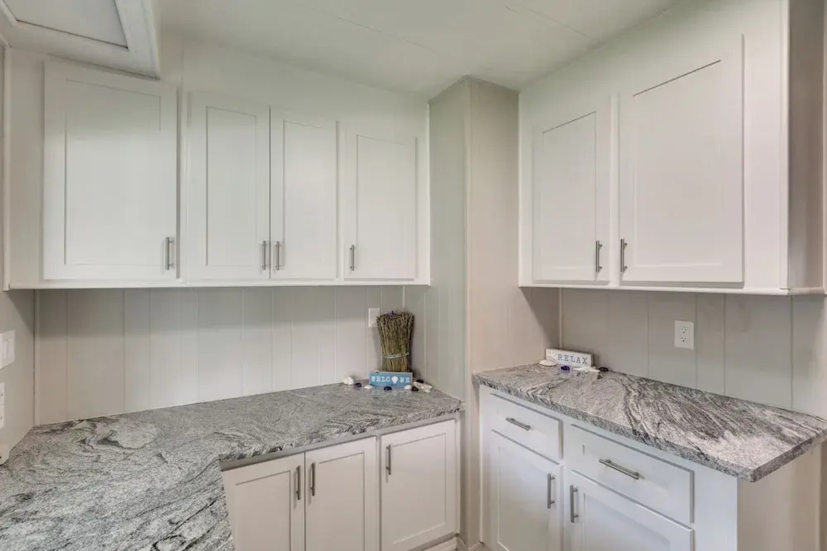 Colorado River Views: Waterfront Bullhead Home