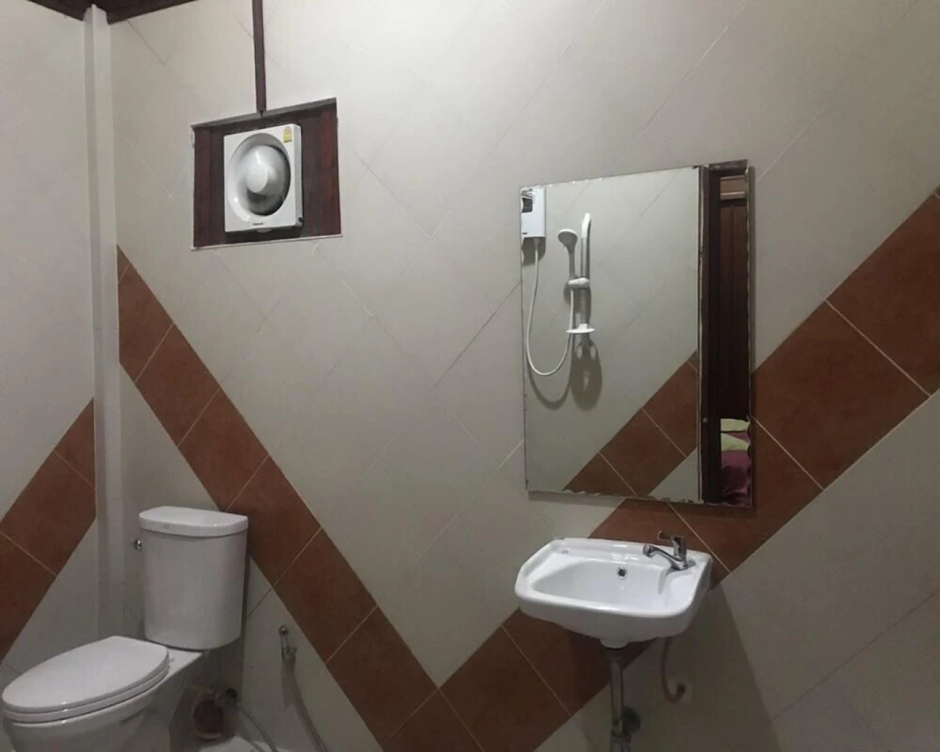 Matharak Resort Kaeng Hin Poeng