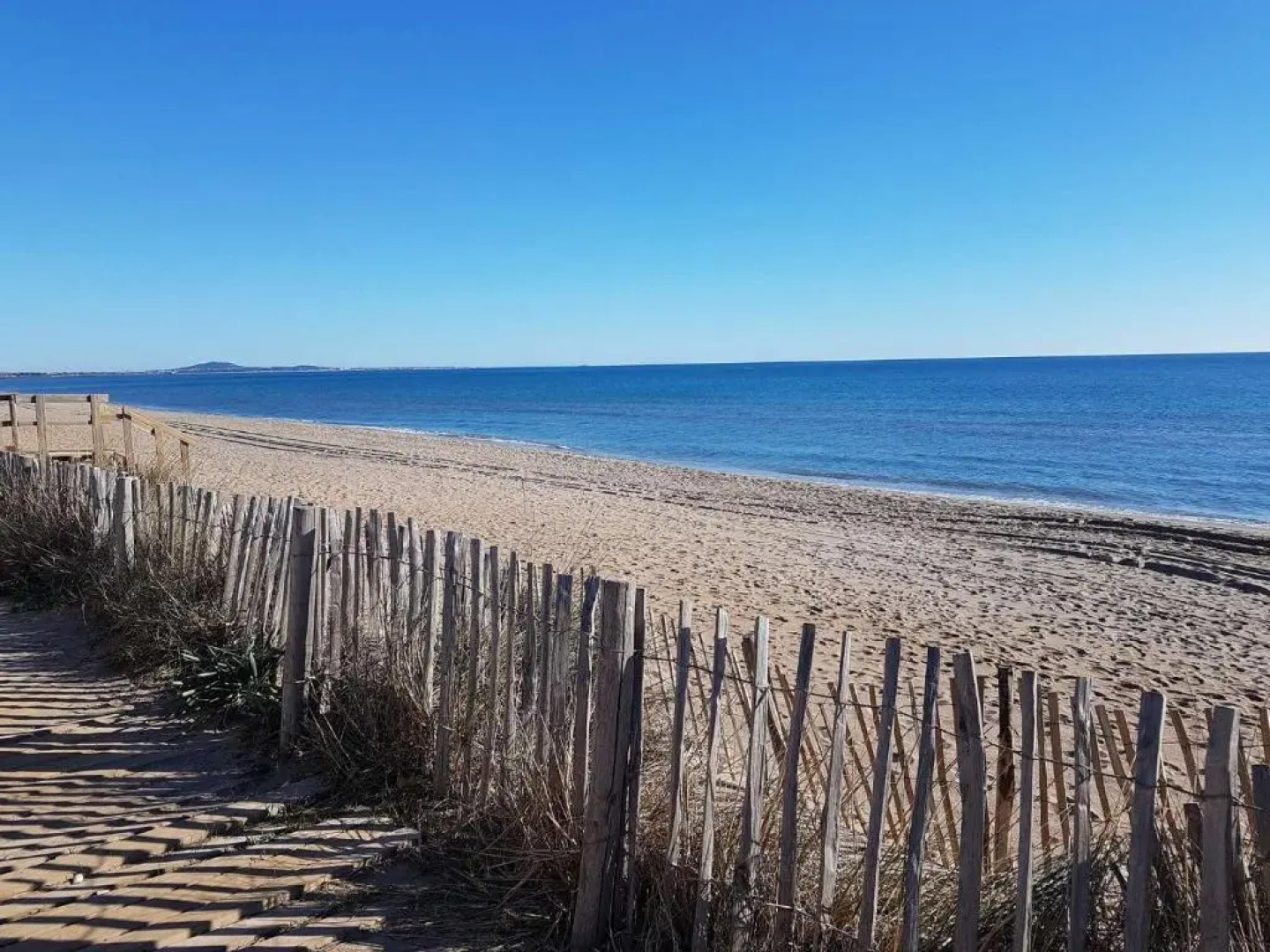 Studio climatise 2 couchages, Wifi, VUE MER directement à PORTIRAGNES PLAGE LXBFM10