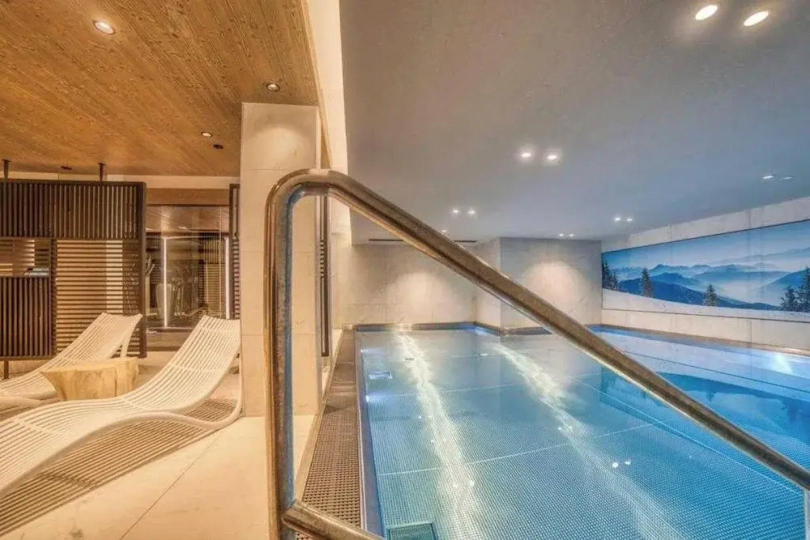 Luxurious 4-room Apartment With Swimming Pool, Gym, spa and Parking