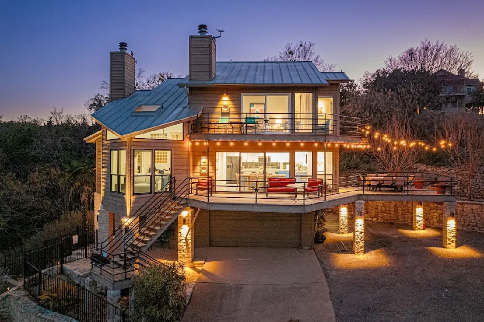 5br Home w/ Pool and a View!