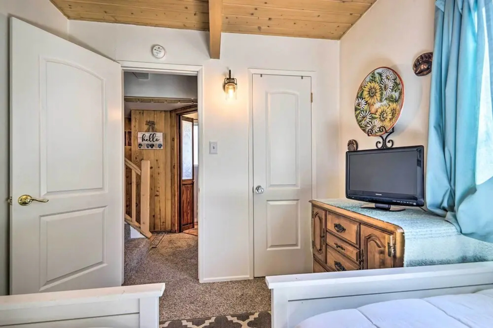 Cute Cabin + Deck < 2 Mi to Lake Arrowhead Village
