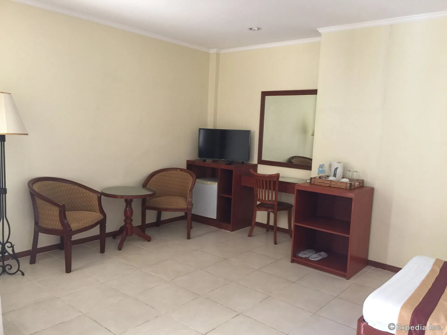 Alona Kew White Beach Resort