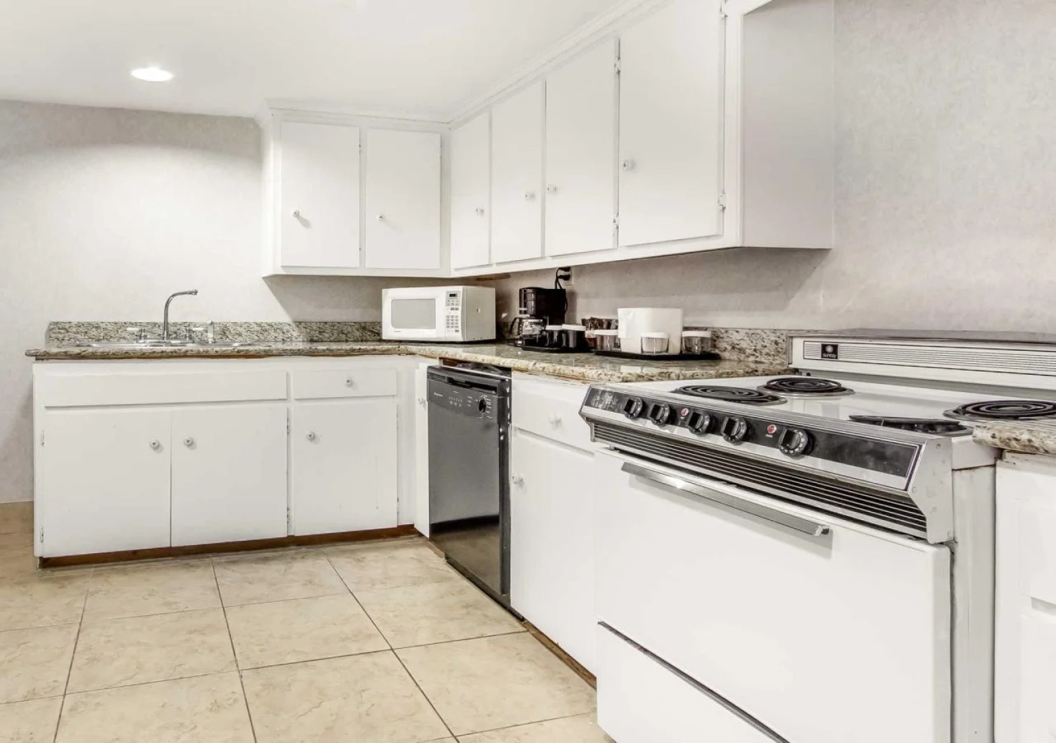 Clarion Hotel Broken Arrow - Tulsa