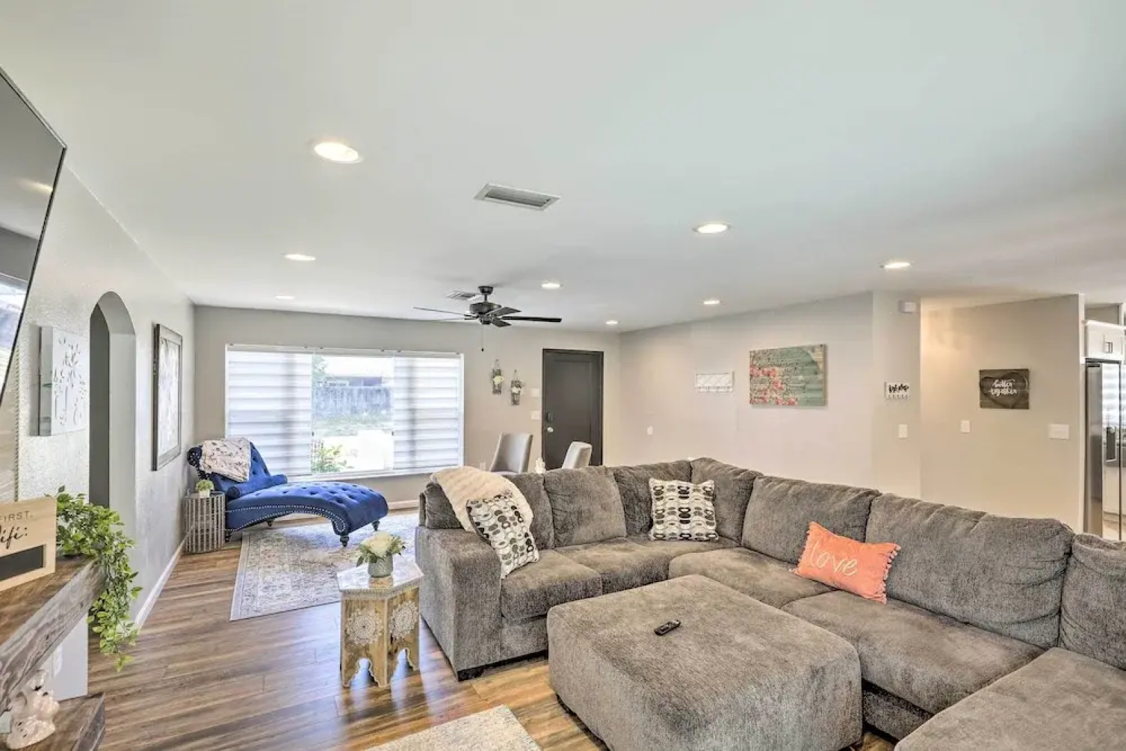 Lavish Holiday Home w/ Lanai & Heated Outdoor Pool