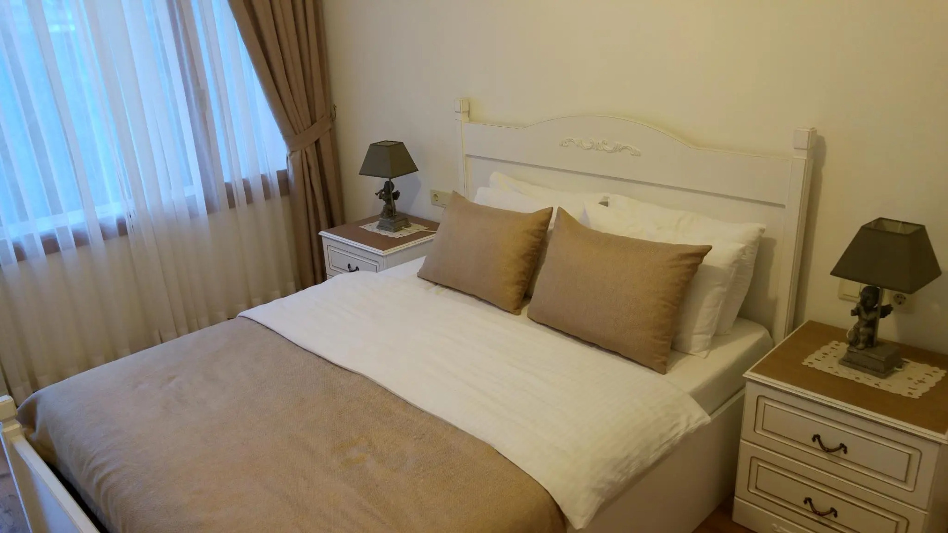 Old Town Deluxe Flats