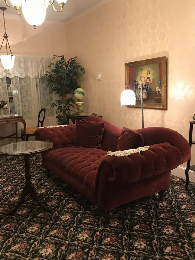 1896 House Country Inn - Barnside Inn