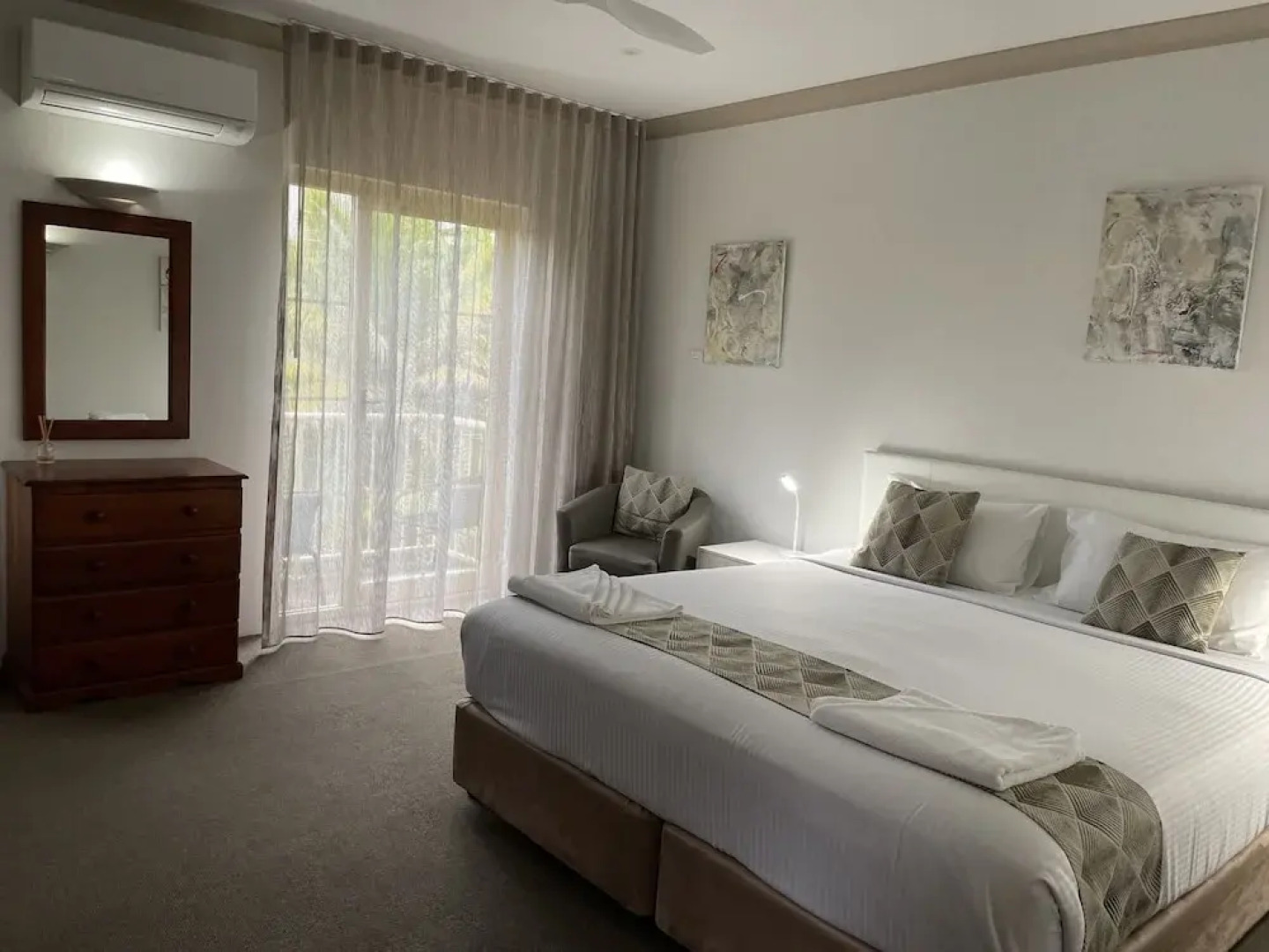 Oasis Inn Ulladulla - Guest 18 Years and Older