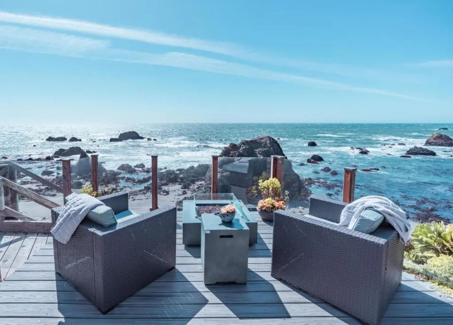 Surfscape Beach House, Private Beach & Ocean views