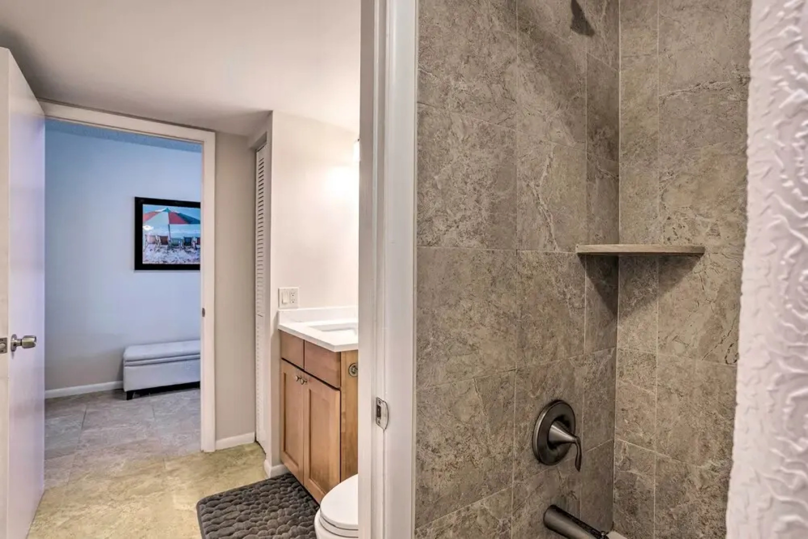 Jupiter Bay Condo w/ Pool < Half Mile to Beach!