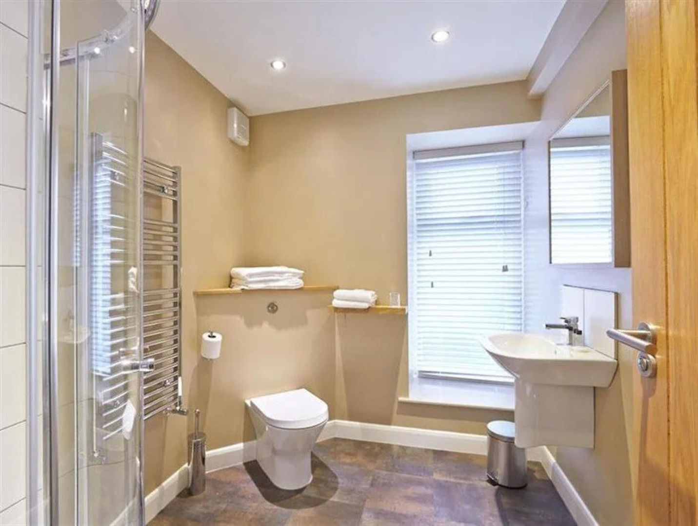 1885 The Restaurant, Pub and Guest Rooms