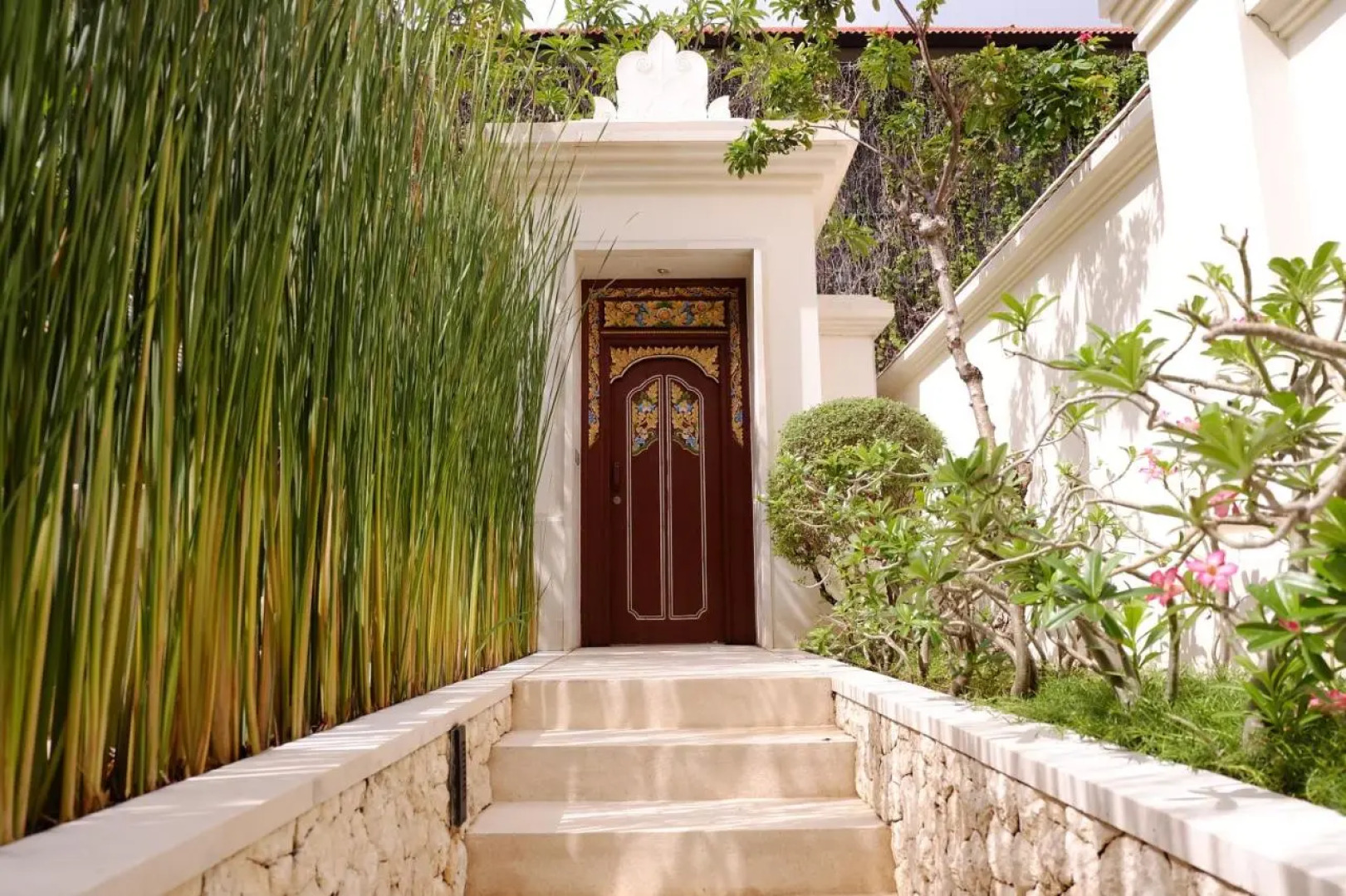 Отель The Royal Santrian