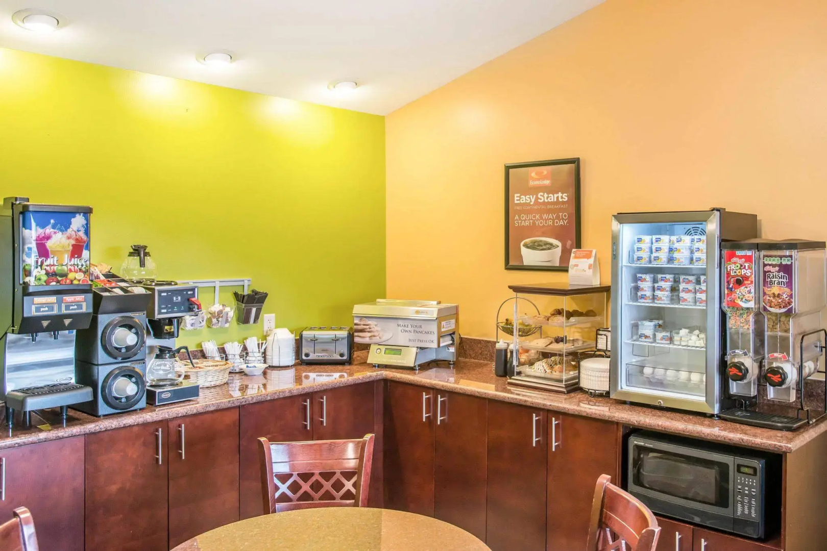 Econo Lodge Inn & Suites