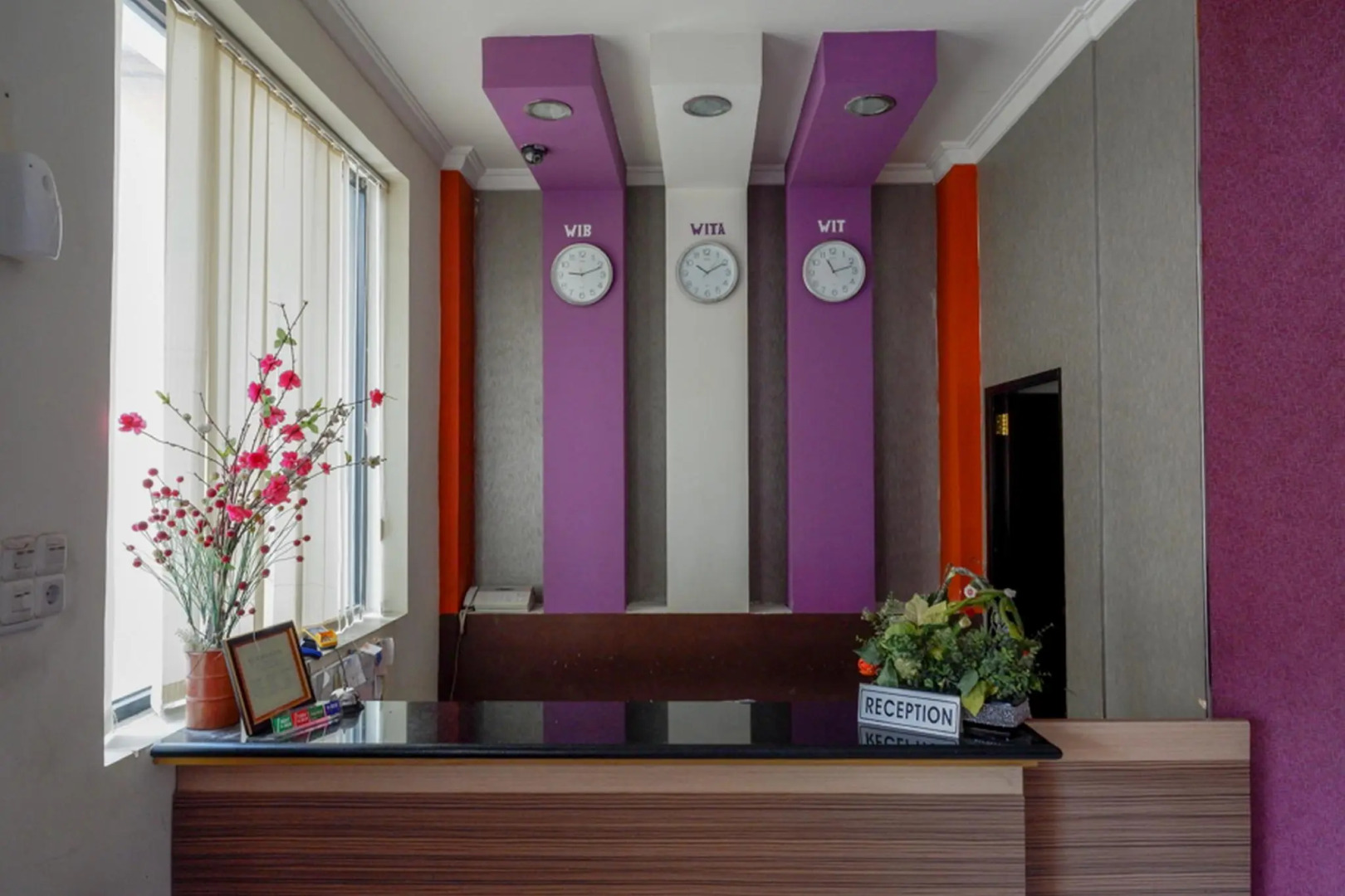 RedDoorz near Monumen Habibi Ainun