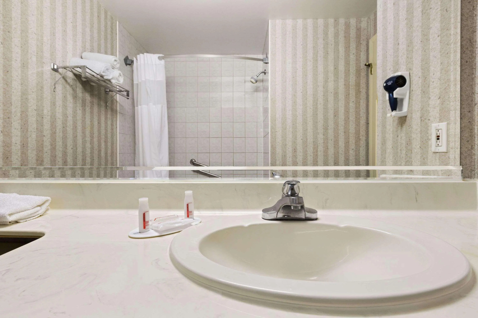 Days Inn - Toronto East Lakeview