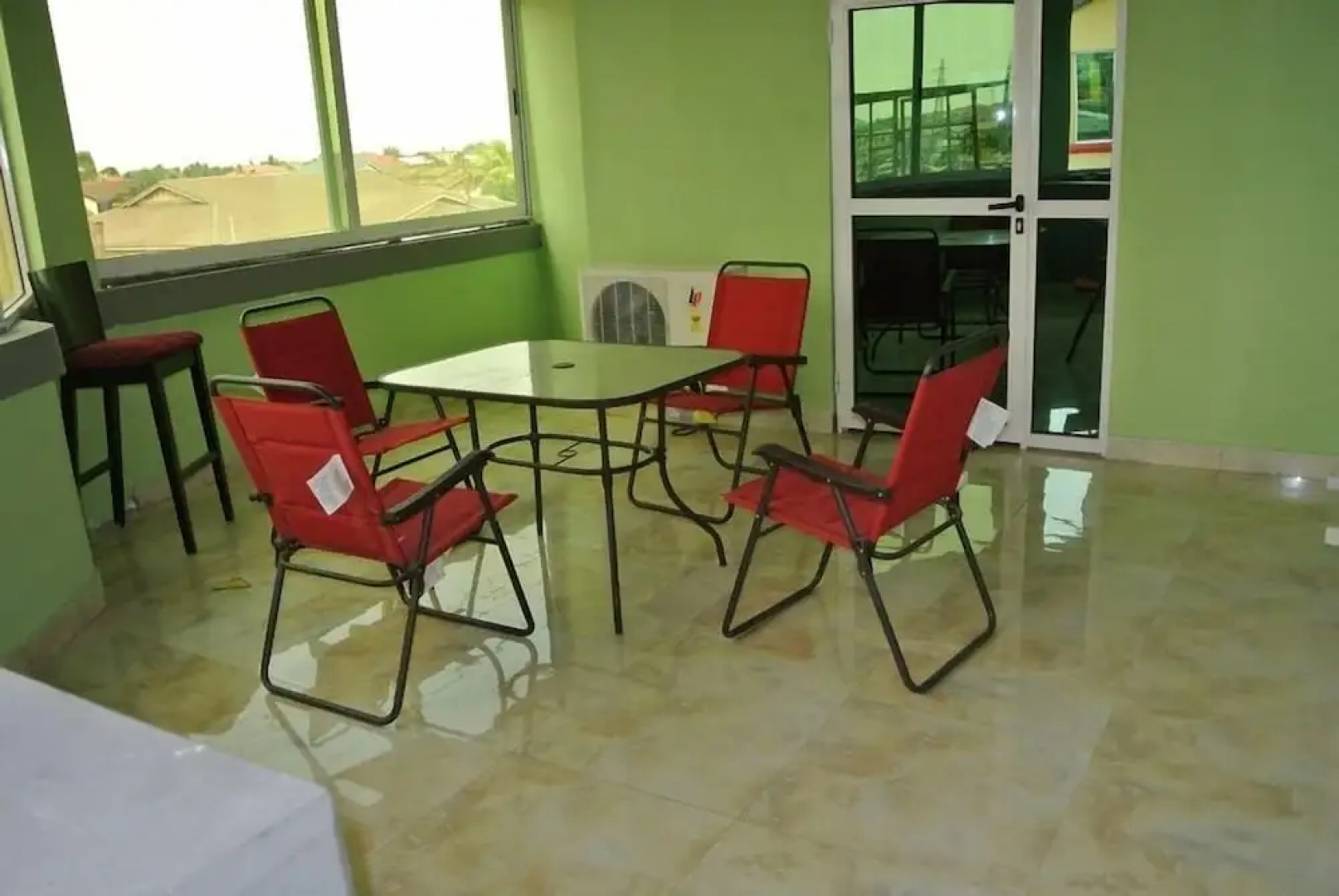 Biney's Apartment Hotel