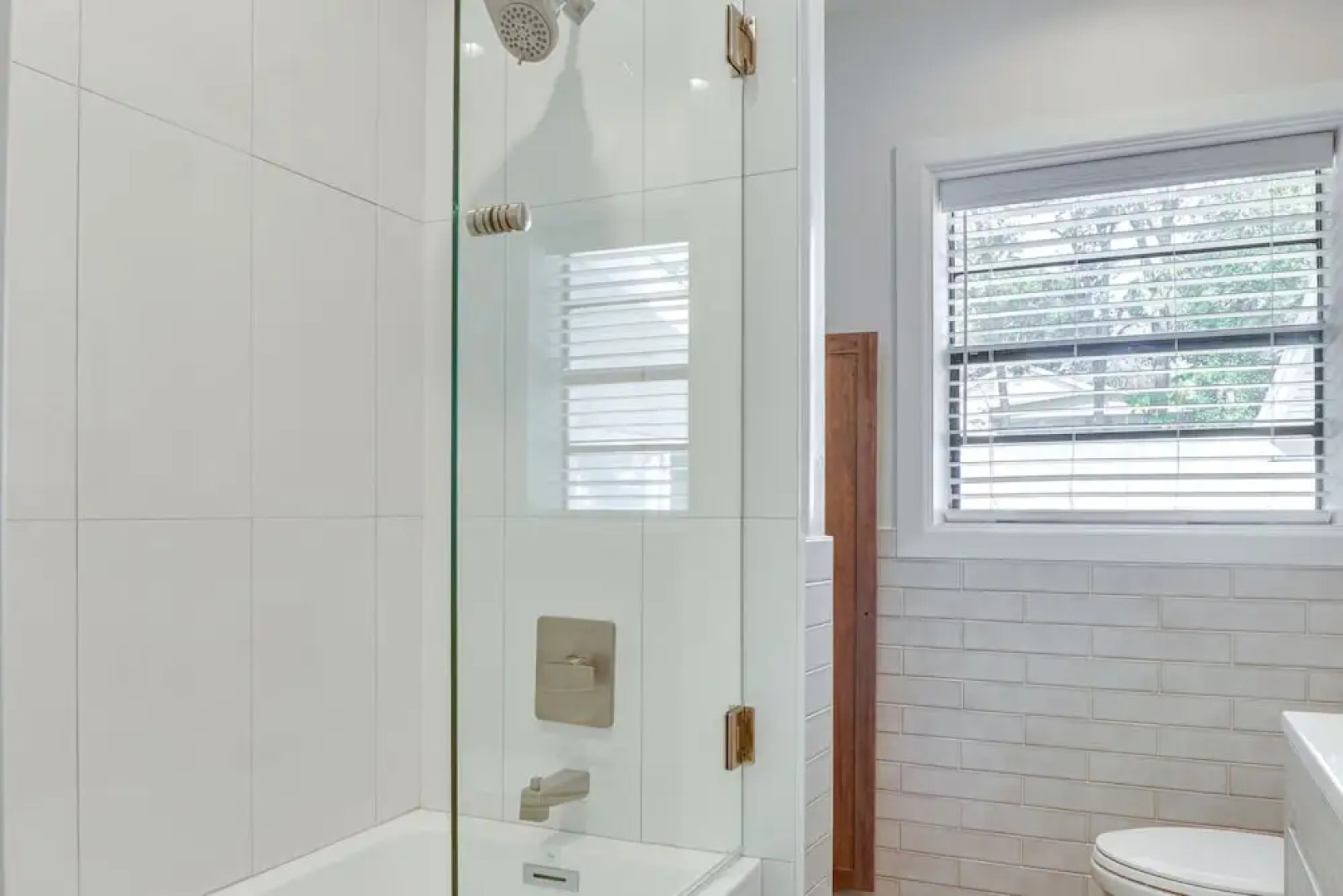 Lakeland Retreat: Private Heated Pool & Yard Games