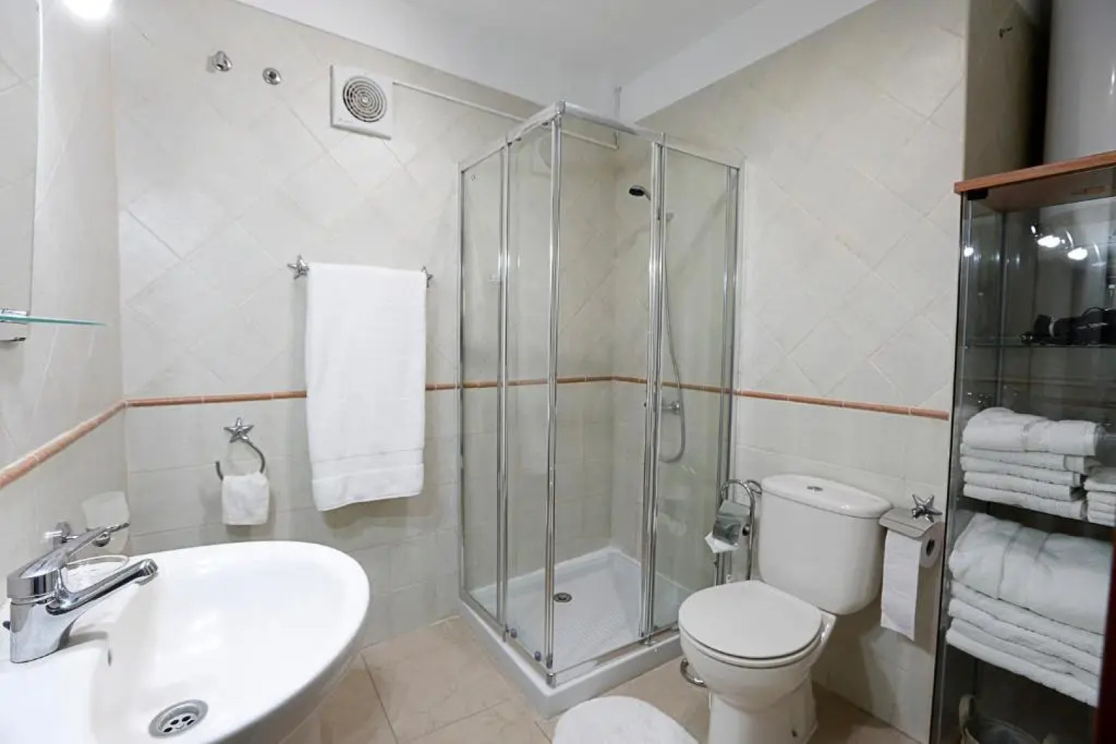 Apartamento Frente Al Puerto de Candelaria a 20 Metros de la Playa.