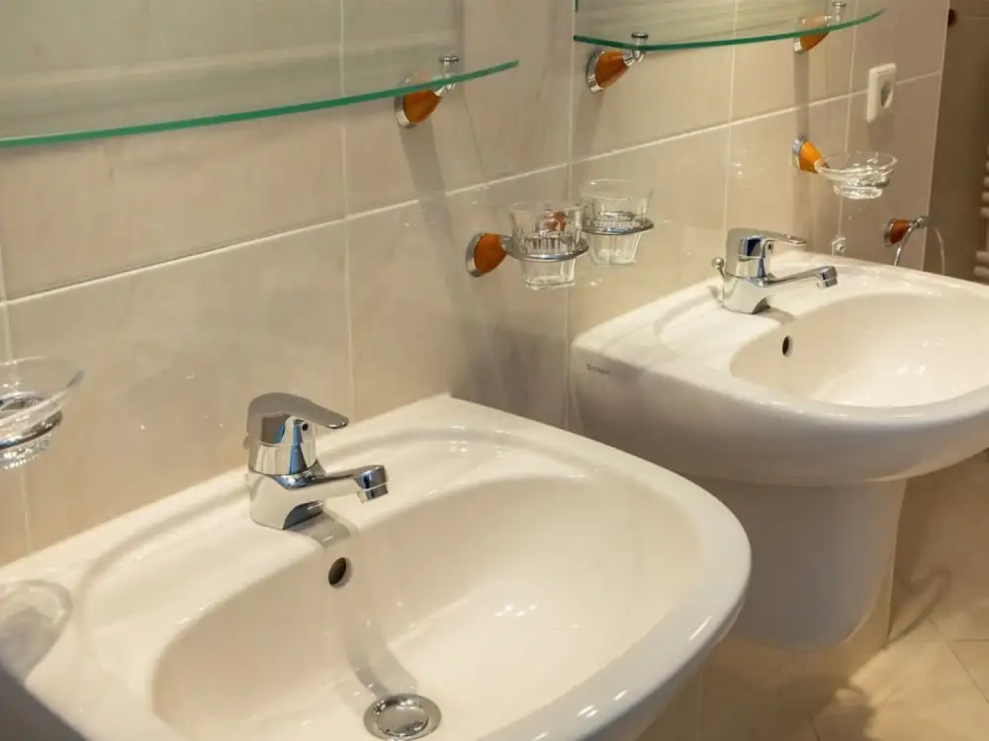 Very Spacious 6-person Apartment Located in the Centre of Ouddorp