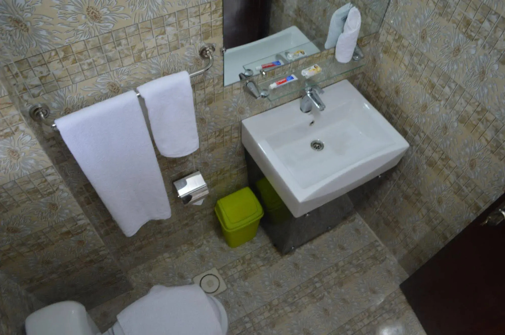 Intellectual Inn - Bahria Town