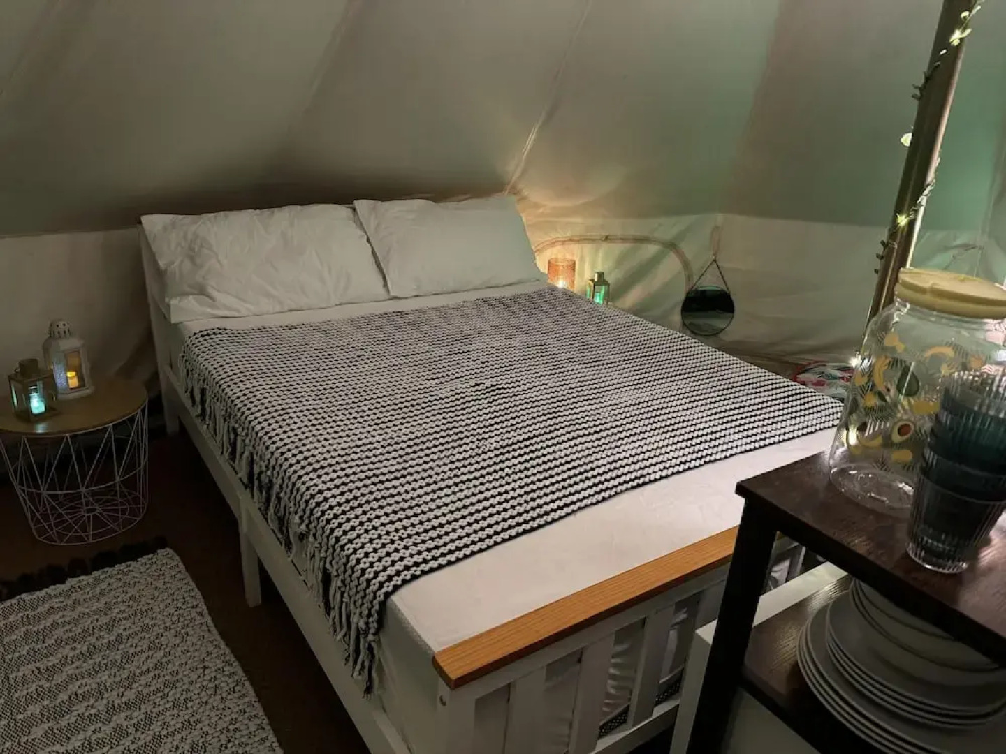 Spacious Bell Tent at Herigerbi Park, Lincolnshire