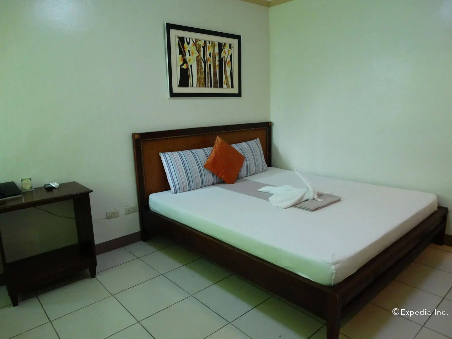 Sun Avenue Tourist Inn & Cafe