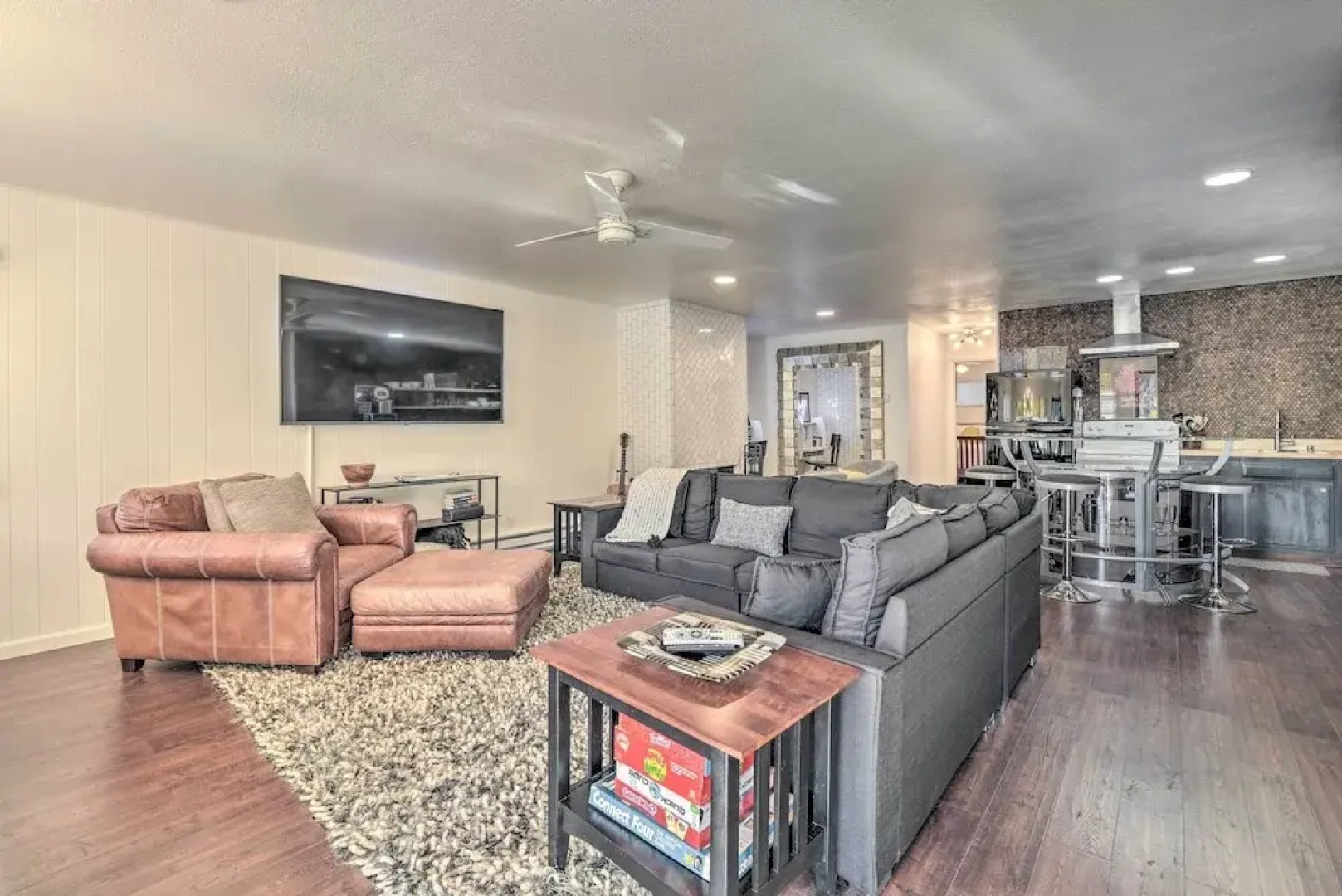 Walk to Ski Slopes! Red River Condo w/ Fireplace