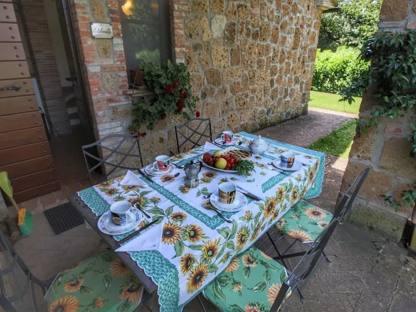 Farmhouse in Proceno With Pool