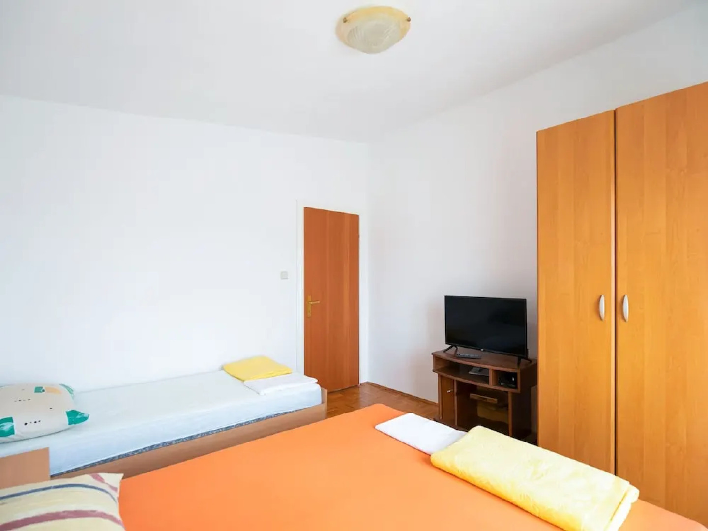 Lovely Apartment in Krneza Near Seabeach