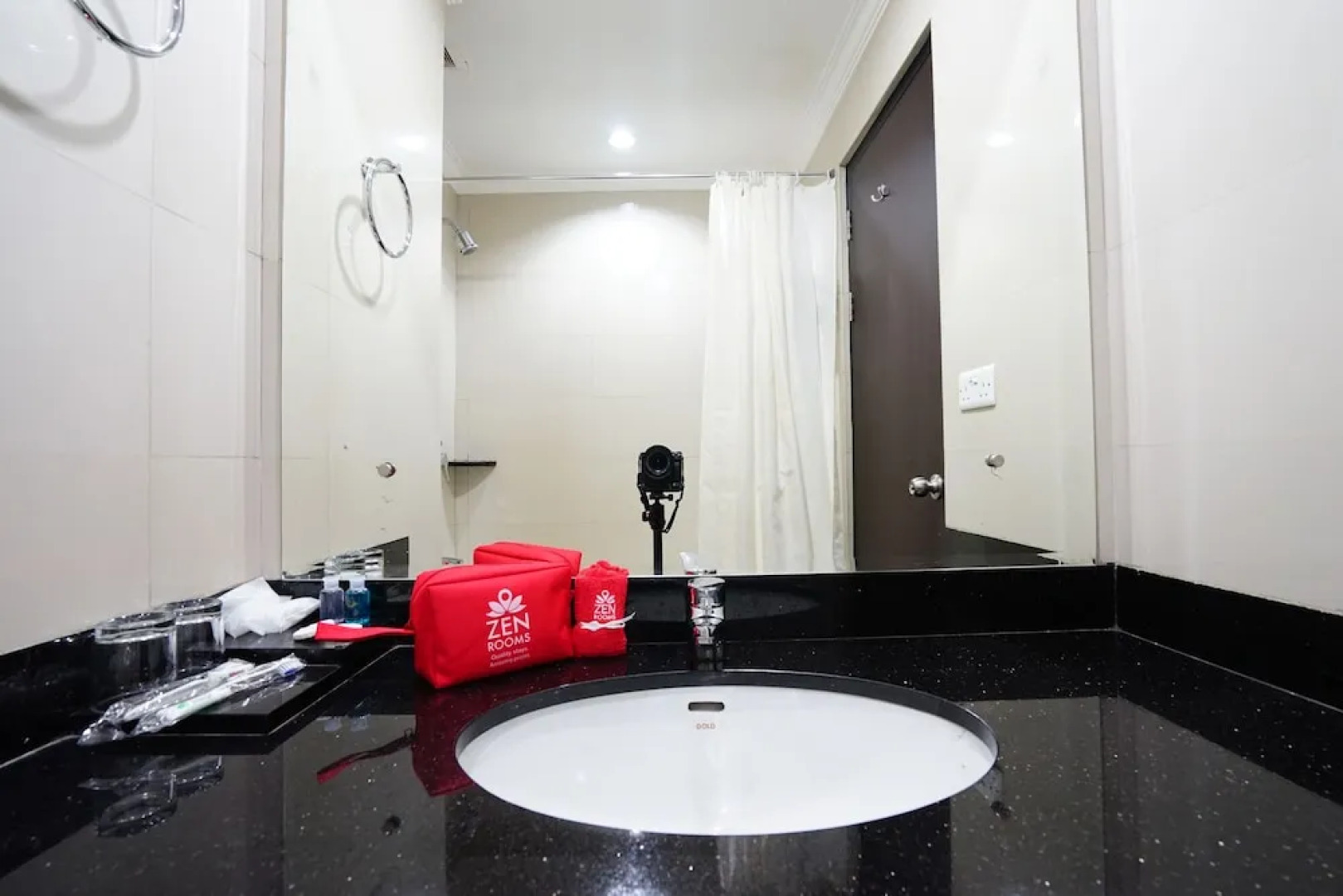 ZEN Rooms near Harbour Bay