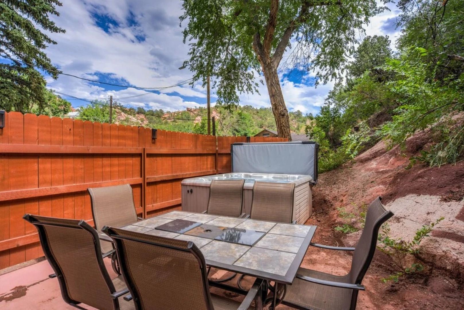 3BR Manitou Springs2min to Restaurants W/hot Tub!