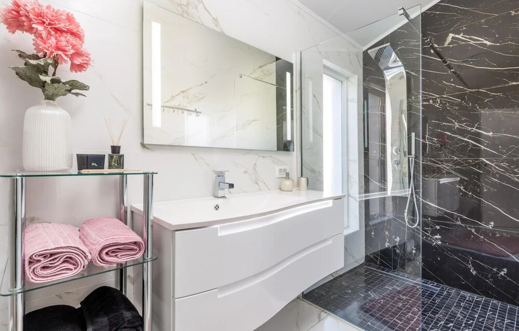 Amazing Home in Cesarica with Outdoor Swimming Pool, Hot Tub & 5 Bedrooms